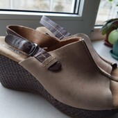 Стильные кожаные босоножки clarks. Разм. 38 (24, 5 см)