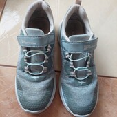 Фірмові кросівки 35р.