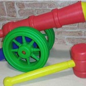 Велика гармата з ядром і молотком