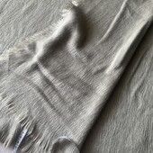 Мʼякий пухнастий сіро бежевий шарф палантин