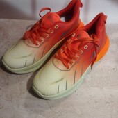 Дуже гарні жіночі кросівки