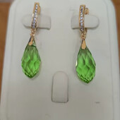 Красивые яркие серьги с изумрудным кристаллом,позолота 18К,длина 3.9 см