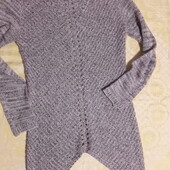 Симпатичний в'язаний светр