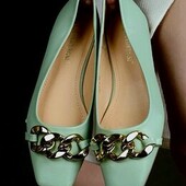 Женские мятные туфли балетки Kamengsi с золотой цепочкой.