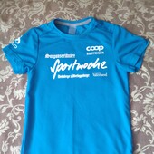 Класна футболка (128). Стан нової.