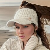 Шапка тепла зимова з отвором для хвоста чорна або біла