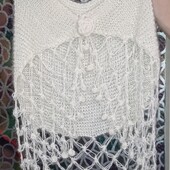 Накидка на плечі.