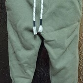 Оливкові дитчі теплі штани на зріст 86см