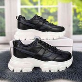 Розпродаж. Жіночі кросівки на об'ємній підошві. Повномірні.