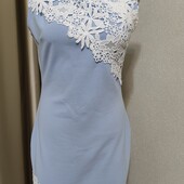 Стрейчивое платье с кружевом от Emamoda