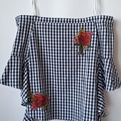 Блуза в клетку с вышивкой