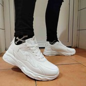 Стильні чоловічі кросівки 