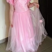 Нарядное платье на девочку 130-140см,одягали 1раз