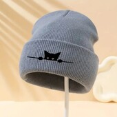 Шапка модна з котиком сіра Шапка з вишивкою