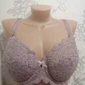 Красивий бюстгальтер 38D = 80D на кісточках Не ношений!