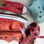 Лот взуття на літо - Crocs, Converse, Birkenstock.