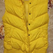 Крутезний, яскравий жилет (наповнювач: 70%пух+30%пір'я)