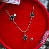 Золотий кулон з оніксом