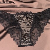 Жіночі мереживні трусики-танга Venus, чорні М