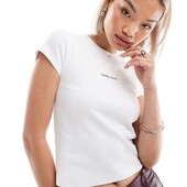 Короткая бежевая футболка