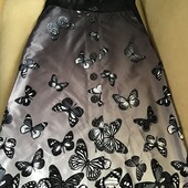 Сатінова спілниця з метеликами! Стан нової!