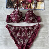 Красивый бордовый комплект 85c