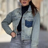 Жіноча синя джинсова котонова куртка вкорочена з потертостями.