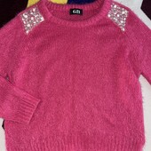 Классный малиновый свитер с пайетками и камешками