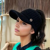 Шапка тепла зимова з отвором для хвоста чорна або рожева