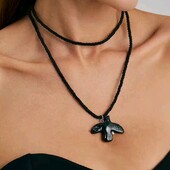 Чорна підвіска голуб, птаха, пташка, горлиця, на довгому шнурку, мотузці, чокер