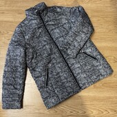 Курточка холодна осінь-весна.