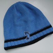 Тепленькая шапка от спортивного брэнда