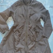 Стильный красивый плащ ветровка на 9-10 лет. Состояние нового