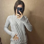 Тепла сіра кофтинка