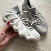 Кросівки жіночі