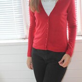 Красная кофта на пуговках