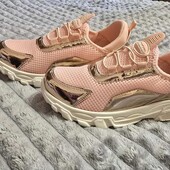 Кросівки на дівчинку