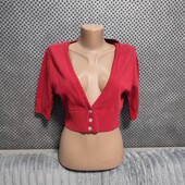 Симпатичная укороченная кофточка на пуговицах( машинная вязка), р.42/44(евро)