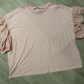 Ніжна футболка з мереживом на пишні форми, р.18/20 в гарному стані