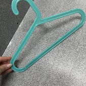 104. Вішалка для дитячого одягу IKEA