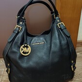 Чёрная сумка-хобо Michael Kors