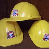 Іграшкова шапка пожежника,продаю як б/в тому що з вітрини!!!