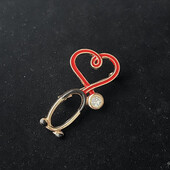 Одна брошка на выбор