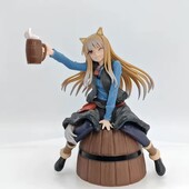 Фігурка аніме Spice and Wolf Холо з кружкою пива на бочці