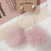 Сережки пампони з хутра