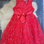 Пишна червона сукня в ідеалі