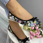 Женские стильные балетки с цветным принтом