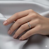 Ніжна срібна каблучка 18 розміру