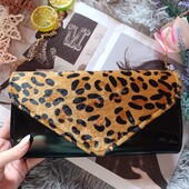 Лакована сумка-клатч на ланцюжку Accessorize