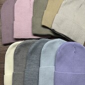 Демісезонна трикотажна шапка. По вашій ставці можете докупити ще і інший колір